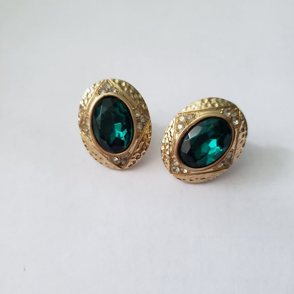 Vintage Gold Toned Oval with Green Stone/ Gem - Picture 2 of 7